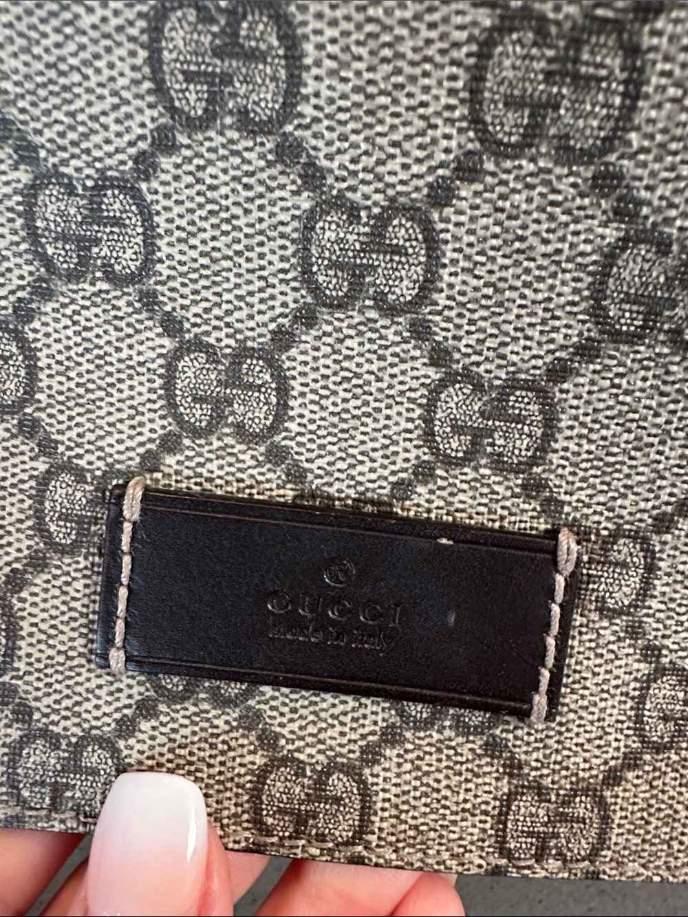 Gucci Beige Monogram diaper Bag - Picture 2 of 10